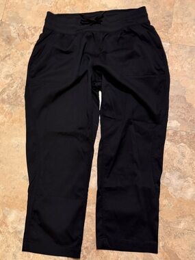 The North Face woman's like new Black Jogger pants size M